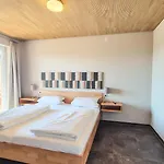 Weinhof Hornstein - Appartements Hotel Nonnenhorn
