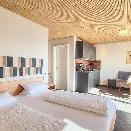 Gaestehaus Hornstein Otel