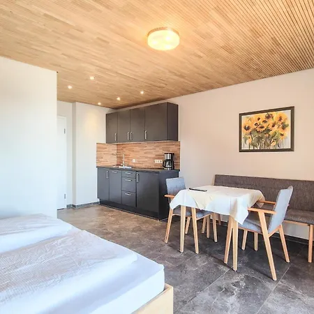Hotel Gaestehaus Hornstein 3*